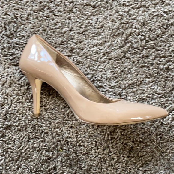 BCBG PUMPS - Picture 5 of 6